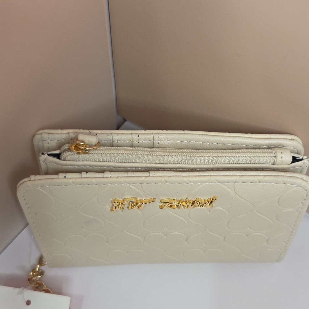🤍🔹️Betsey Johnson 🔹️chalk Quilted Heart Zip Trifold Wallet XOKAYRA - Picture 5 of 9